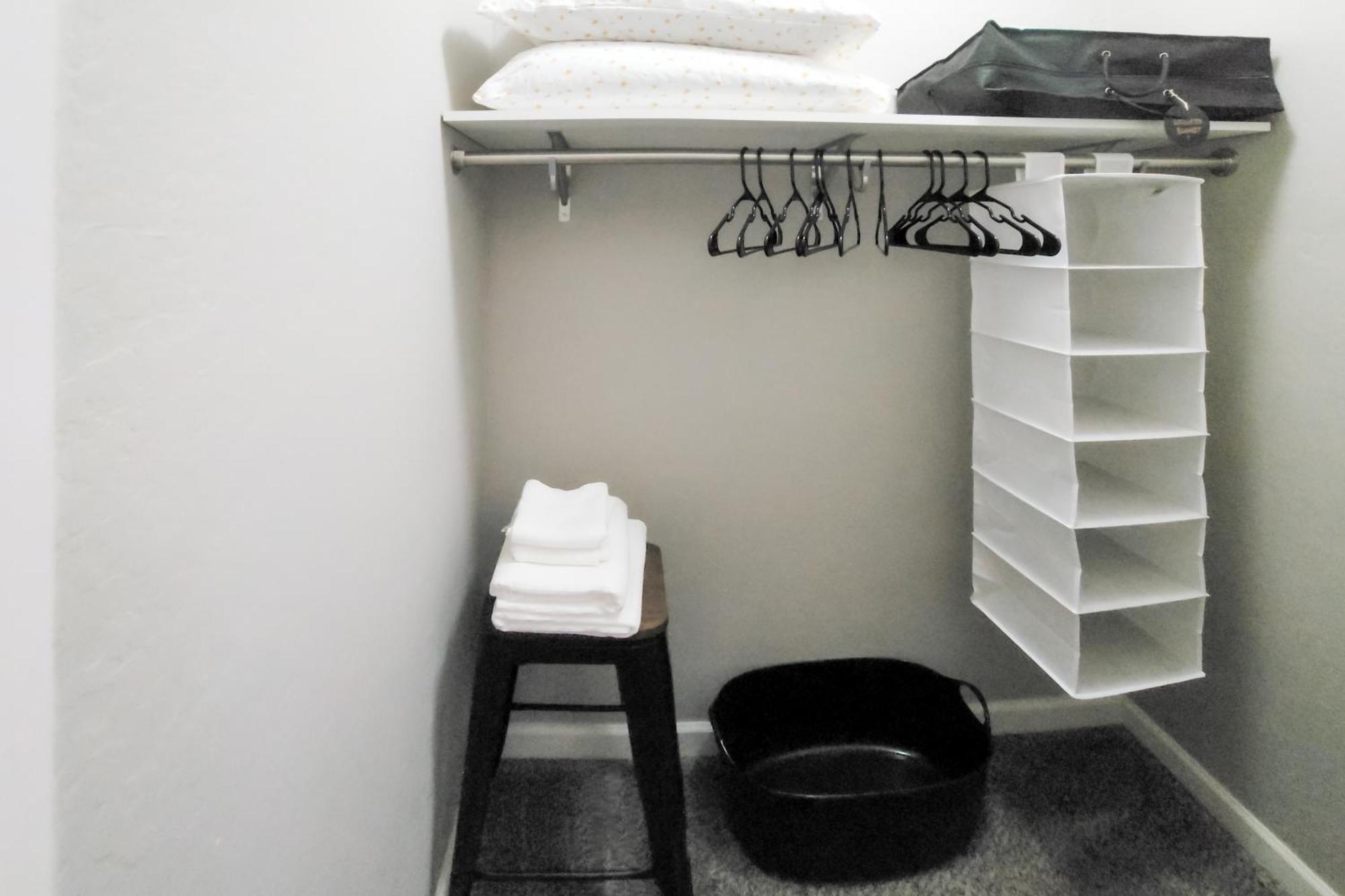 Modern Art House In Midtown, Pet Friendly Holiday home