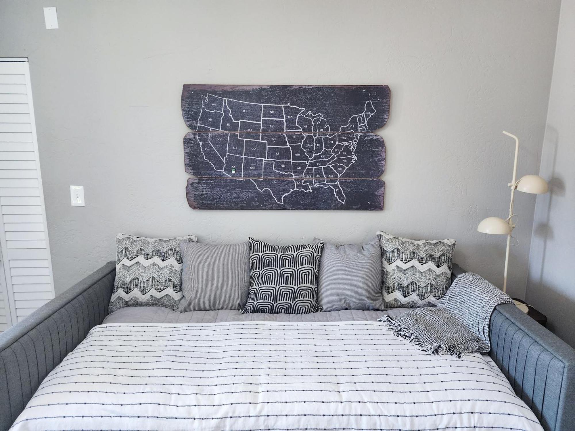 Modern Art House In Midtown, Pet Friendly Holiday home