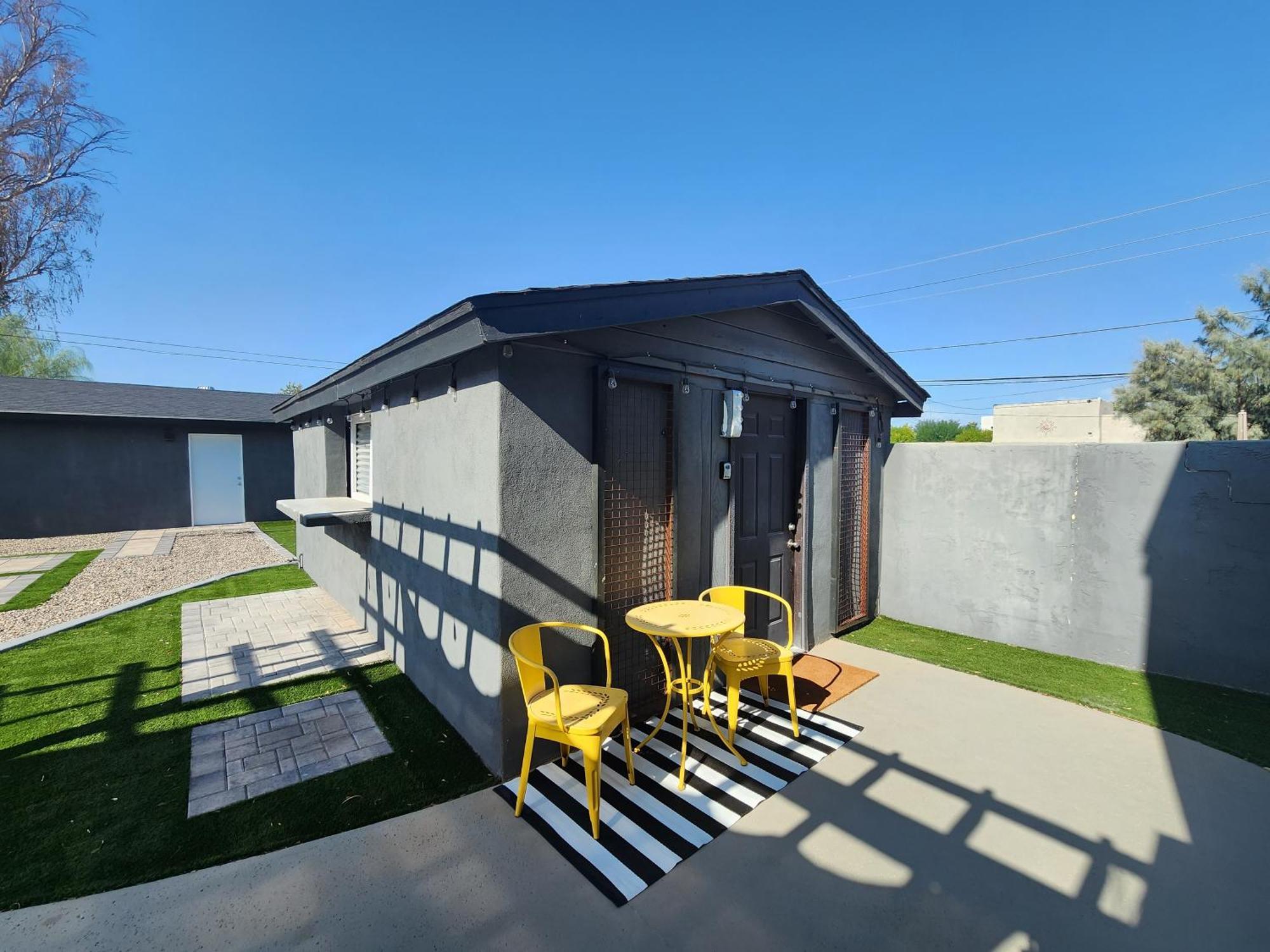 Modern Art House In Midtown, Pet Friendly