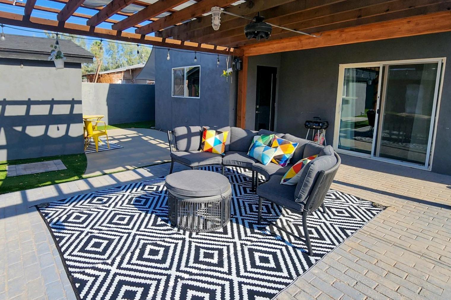 Holiday home Modern Art House In Midtown, Pet Friendly *