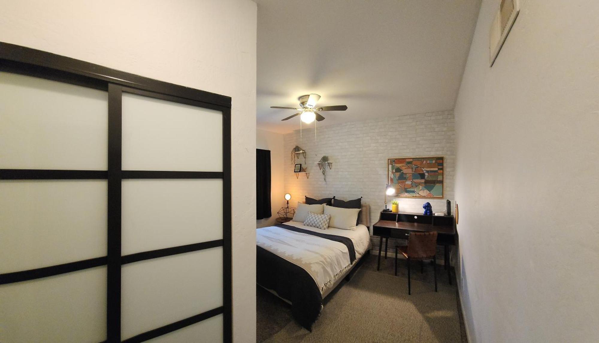 Modern Art House In Midtown, Pet Friendly