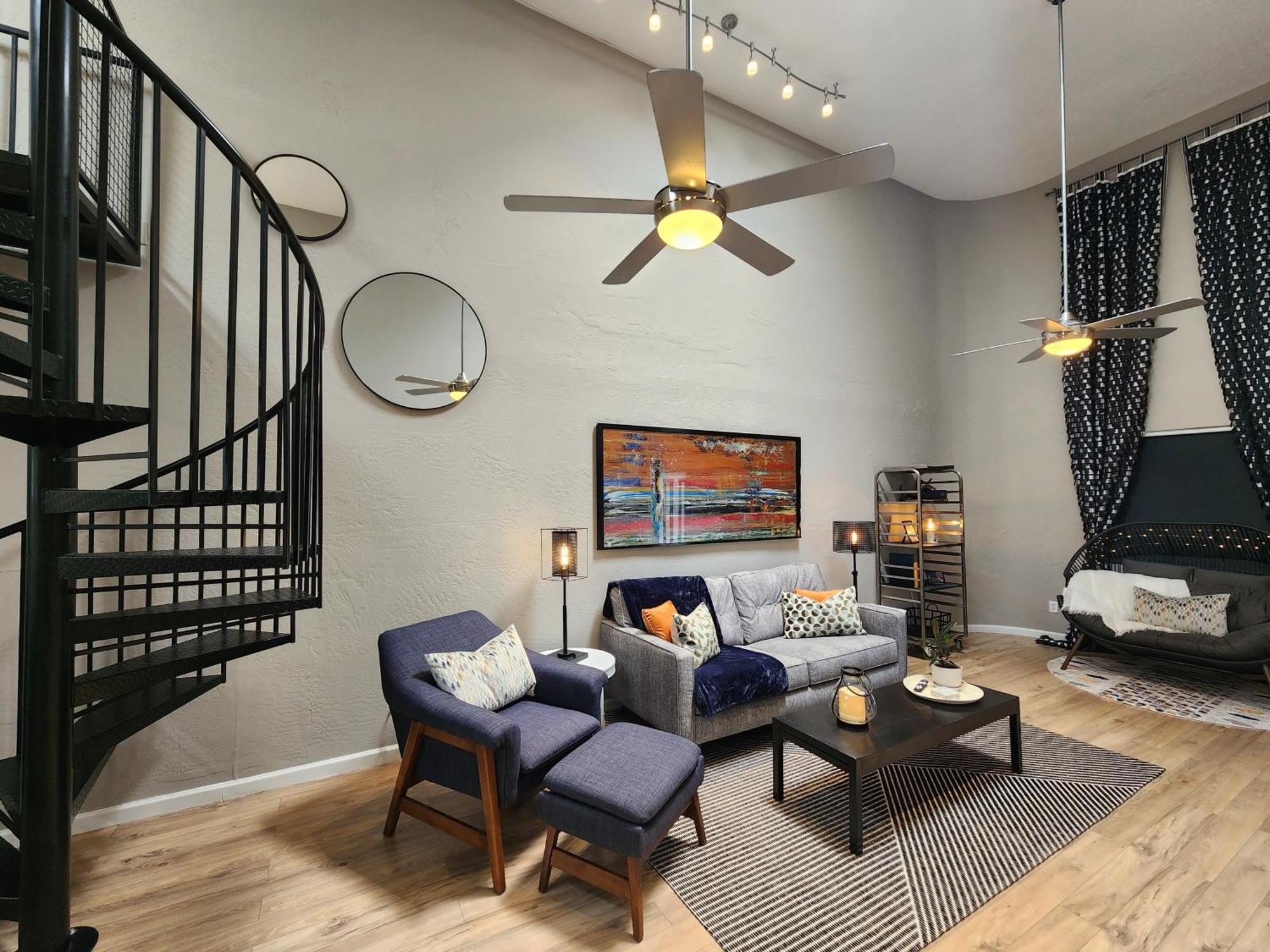 Modern Art House In Midtown, Pet Friendly *