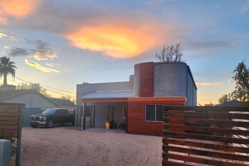 Holiday home Modern Art House In Midtown, Pet Friendly